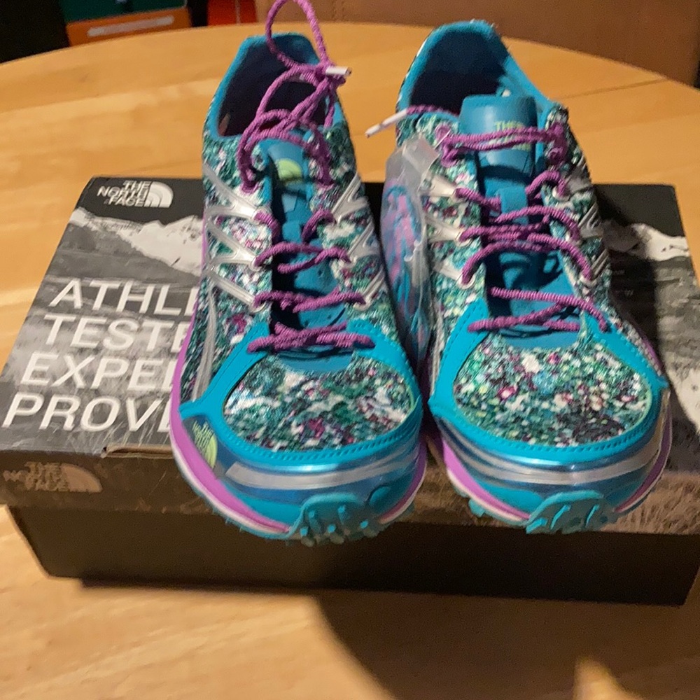 NWT TNF trail running shoes size 8 Ultra TR II